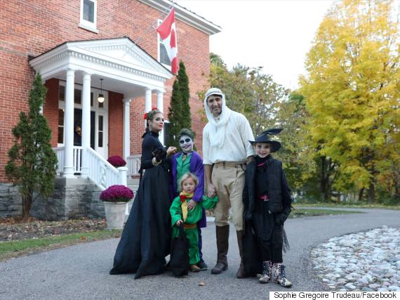 Vos ships hors SPN - Page 5 O-TRUDEAU-HALLOWEEN-2016-570