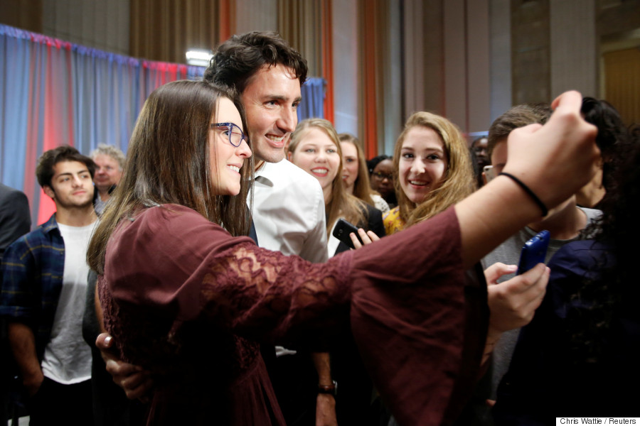 justin trudeau selfie