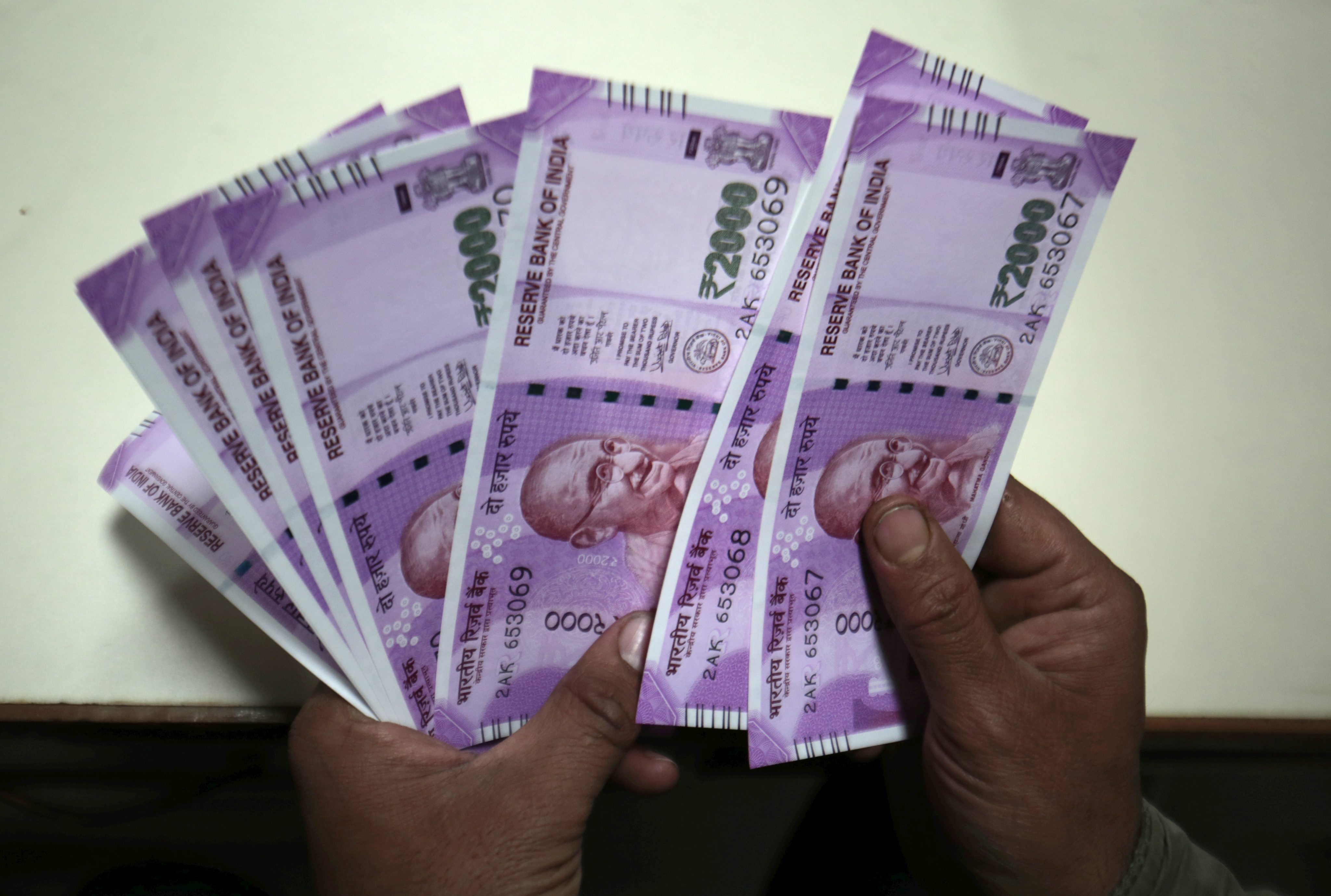 India Cancels Rupee Notes, Leaving Some Canadians With Worthless Cash