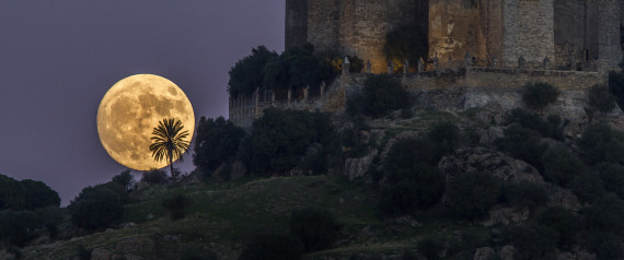 بعد "قمر العشاق".. آخر قمرٍ عملاق هذا العام سيظهر بسماء السعودية