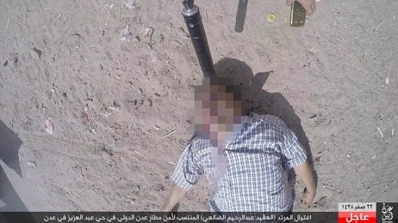 على طريقة ألعاب الفيديو.. "الدولة الإسلامية" تقتل عقيداً في الجيش اليمني وتصور العملية O-3-570
