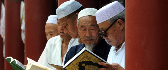 11 مليون مسلم صيني تحت مراقبة السلطات.. بكين تأمر سكان "شينجيانغ" بتسليم جوازات السفر