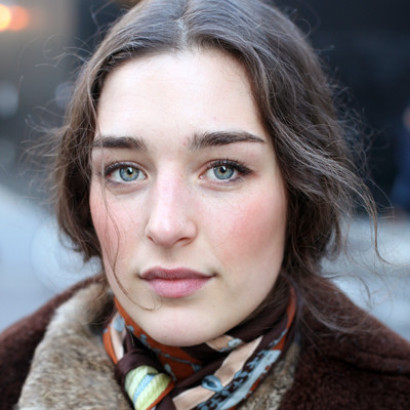 This Actress' Surprising Blush Trick