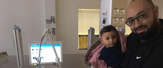 "لا تتركني يا أبي ما زلتُ على قيد الحياة".. جزائري يهزم أطباء فرنسيين كادوا يقتلون رضيعته!