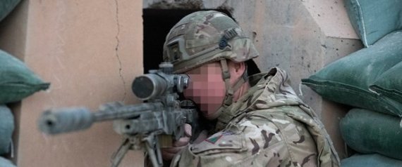 أشهر قناص بريطاني محبط في العراق.. تخرج في قرى تعدين الفحم وأمضى 20 عاماً في الجيش.. هذه قصته مع داعش