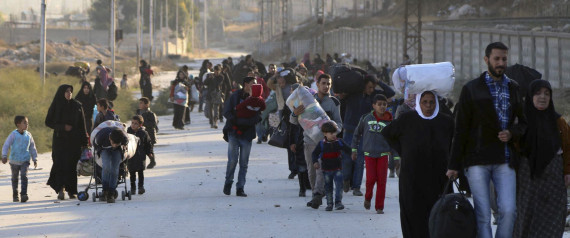 سكان حلب يروون مشاهد عن مأساتهم في الأيام الأخيرة.. وأطفال لم يبكوا لجراح القصف بل لأشياء أخرى!