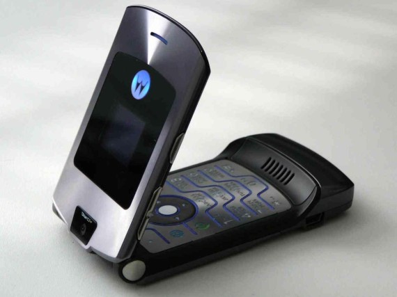 Motorola Razr.. Nokia 3310.. وBlackBerry.. "أساطير" الجوالات التي لا تنسى O-MWBAYL-570