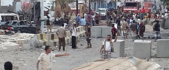 انتحاري يقتل 40 جندياً يمنياً على الأقل ويصيب 70 آخرين في قاعدة بمدينة عدن