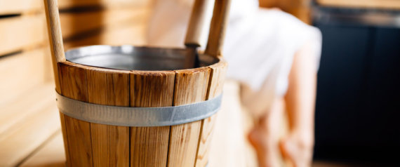 هل لحمَّامات البخار أيُّ فوائد صحية حقيقية؟