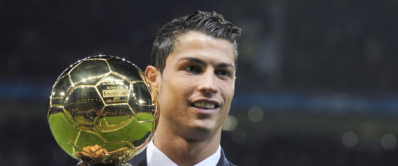 للمرة الرابعة.. كريستيانو رونالدو يفوز بالكرة الذهبية لأفضل لاعب في العالم