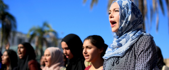 مسلمات يخلعن الحجاب بأميركا تجنباً للاعتداءات.. تزايد الترهيب مع صعود ترامب