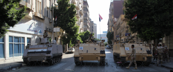 لماذا لم يطلق الجيش المصري رصاصة على ثوار يناير وانقلب على مبارك؟.. صحيفة بريطانية أجابت عن هذا السؤال