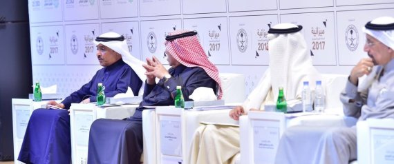 السعوديون متفائلون بميزانية بلادهم لعام 2017 رغم استمرار العجز.. فما الذي تغير بها؟