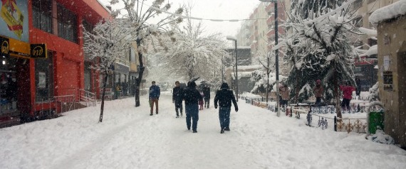 حفروا بئراً من أجل الماء فاكتشفوا ناراً لا تنطفئ.. قصة عائلة تركية تتدفأ مجاناً طوال الشتاء