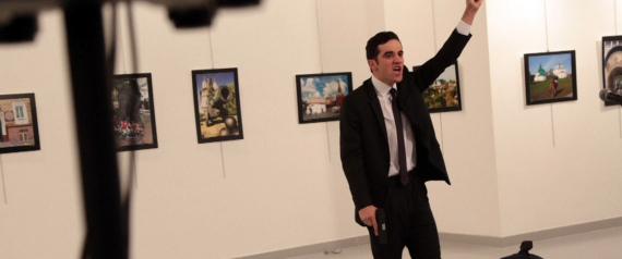 ماذا دار بين قاتل السفير الروسي لدى تركيا ووالدته قبل تنفيذ الهجوم؟.. وهذا هو الشخص الذي غير مسار حياته