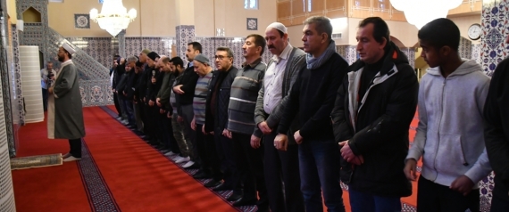 يصلون 4 صلوات بوضوء واحد.. تعرّف على البلد الذي يصوم مسلموها 22 ساعة