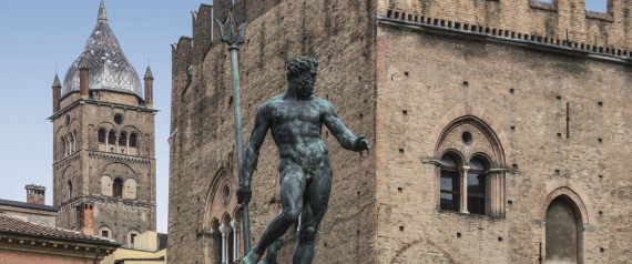 http://i.huffpost.com/gen/4983312/images/n-PIAZZA-DEL-NETTUNO-large570.jpg