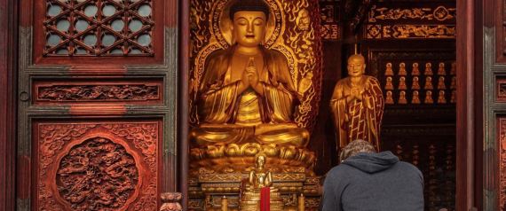 بعد نشأته يهودياً.. مارك زوكربيرغ يتخلى عن إلحاده.. فهل اعتنق مؤسس فيسبوك البوذية؟