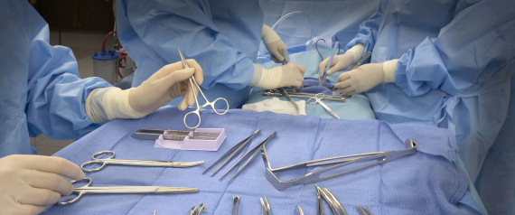 العثور على مقص صدئ ومكسور تُرك داخل معدة مريض 18 عاماً!