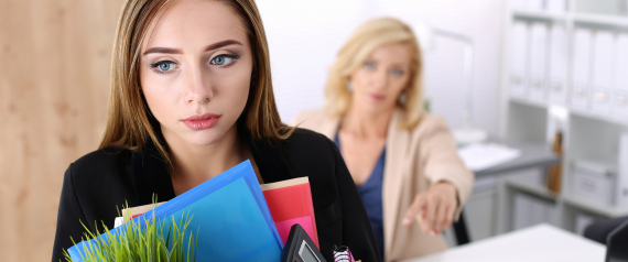 مديرك يكتب كلَّ شيء عنك إذاً أنت في خطر.. 4 علامات قد تعني اقتراب طردك من العمل