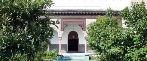 رمز الإسلام في فرنسا.. هكذا يواجه جامع باريس الكبير الإسلاموفوبيا ويقدم خدمات فريدة من نوعها