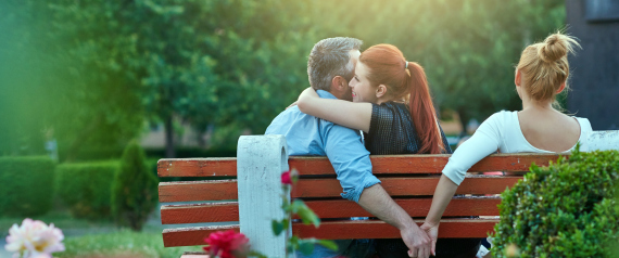 فريق محققين يساعد على كشف خيانة شريك حياتكِ.. وهذه العلامات تخبركِ بالأمر!