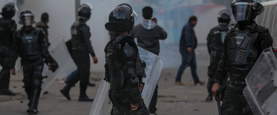 "أخرج للشارع فأجد أمامي الشرطي الذي حطَّم حياتي".. ماذا يريد مصابو الثورة التونسية في ذكراها السادسة من حكومتهم؟