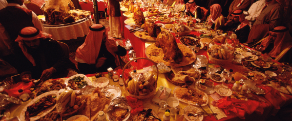 مقترح سعودي لمعاقبة المبذرين في الولائم.. هذا مصيرك إذا أسرفت بالطعام مع ضيفك!