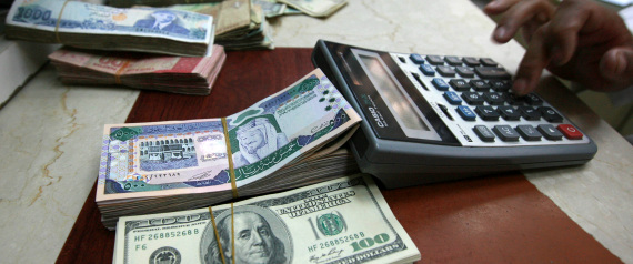 هل ستفرض السعودية رسوماً على تحويلات الوافدين للأموال؟.. وزارة المالية تحسم الأمر