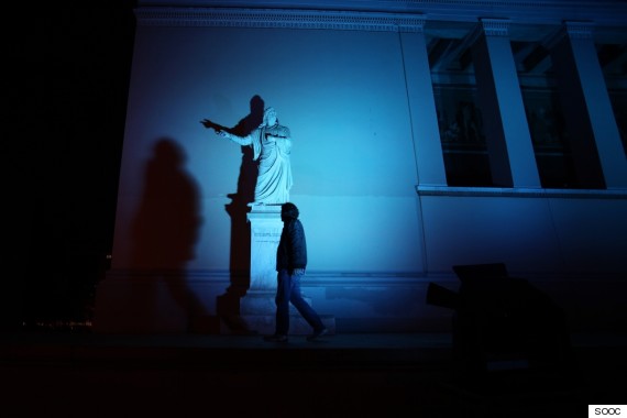 statue