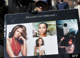 Whitney Houston: Une cérémonie de joie et de larmes (VIDÉOS)