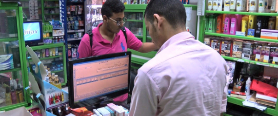 أزمة المصريين مع الدواء تتفاقم وسط تناقصه وارتفاع سعره.. وأصابع الاتهام تشير إلى هؤلاء