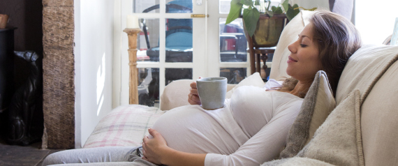 "أنت تأكلين بشراهة".. 10 أشياء إياك أن تقولها لمرأة حامل