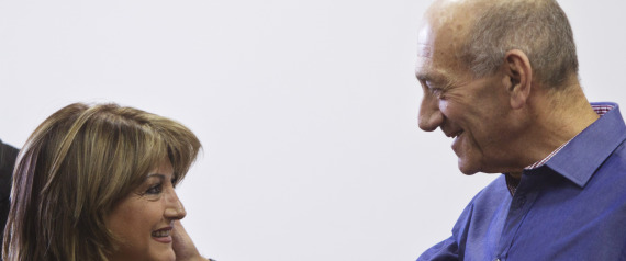 منع زيارة رئيس وزراء إسرائيل الأسبق بسبب تصرفٍ داخل السجن.. تلقَّى رشاوى وأودع المعتقل