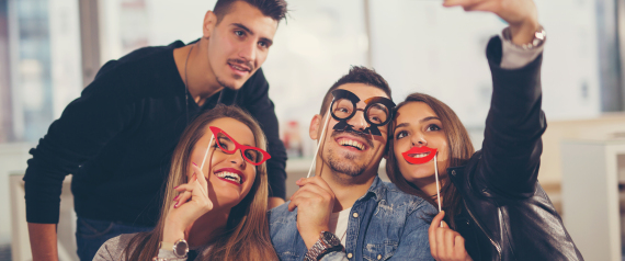 أصحابك المقربون قد يكونون غير ذلك.. دراسة علمية توضِّح زيفَ الصداقات بعملية حسابية