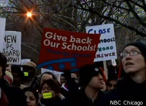 Http://i.huffpost.com/gen/509778/thumbs/schicagopublicschoolsclosingsvotelarge300.jpg
