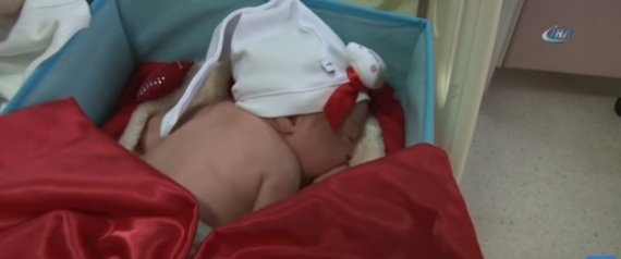"طفل" هدية لعيد الحب في تركيا.. هذه قصته