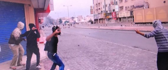 صدامات بين متظاهرين شيعة والشرطة البحرينية.. وهذه الشعارات التي رفعها المحتجون