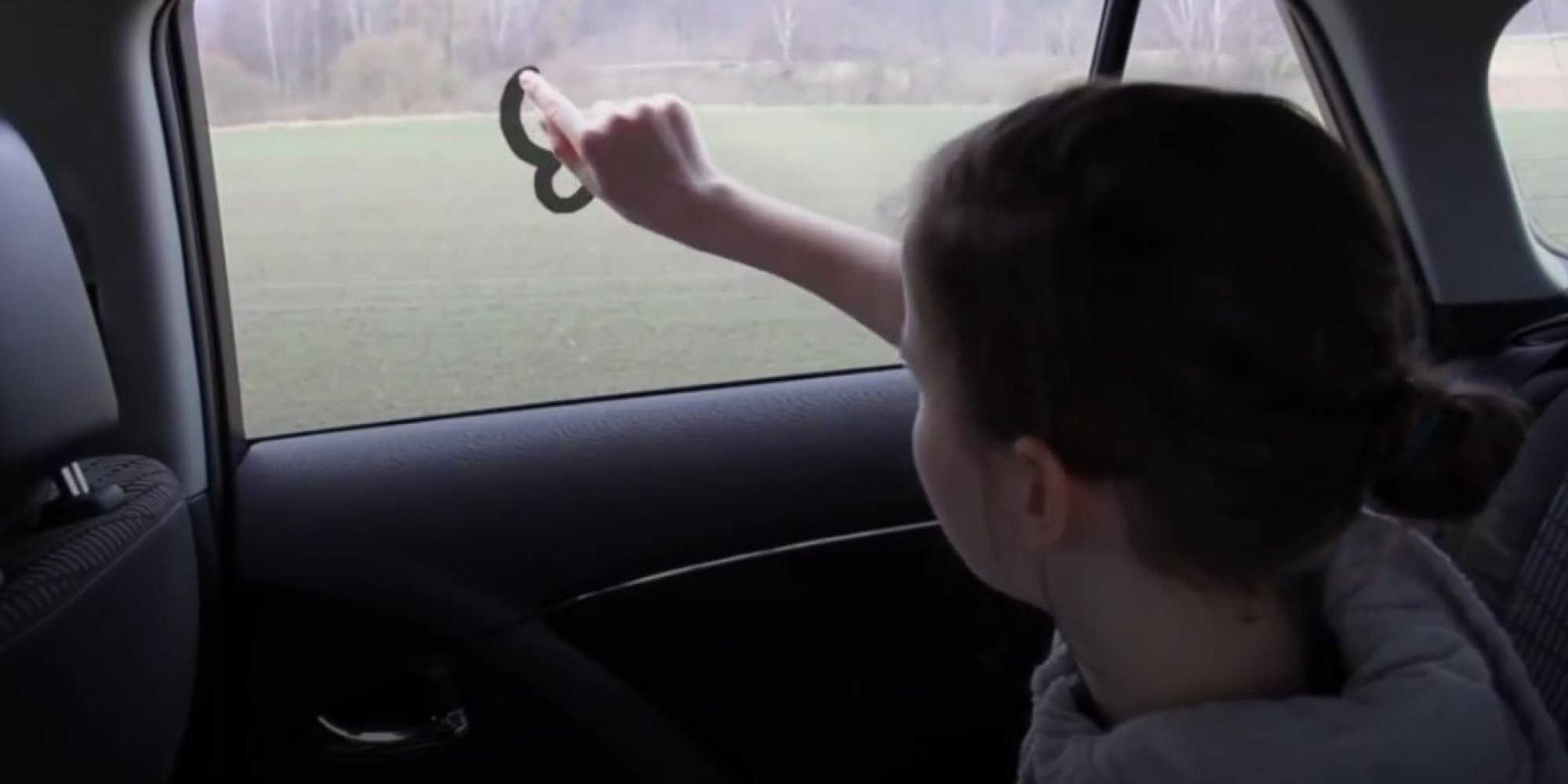 لن تشعر بالملل وستُرحم من  زَنّ  أطفالك.. Toyota تطلق سيارة بنوافذ تفاعلية (شاهد)