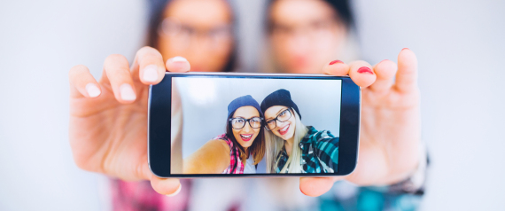 ماذا تخبرنا صور السيلفي عن شخصيتك؟.. دراسة جديدة تصنف دوافعك لالتقاطها