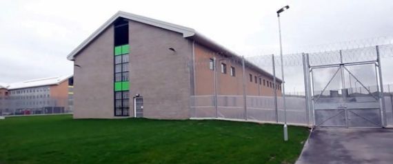 اطلب وجبتك المفضلة وعش في رفاهية الفنادق.. هذا ليس إعلاناً لمنتجع سياحي.. هكذا يعيش نزلاء أكبر سجن في أوروبا