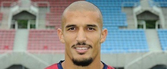 "أيها العربي القذر".. هكذا صرخ عنصريون في وجه لاعبٍ جزائري يلعب في بلجيكا