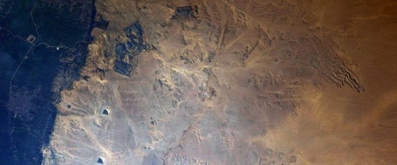 رائد فضاء حاول التقاط صورة للأهرامات.. وهذا ما حدث معه