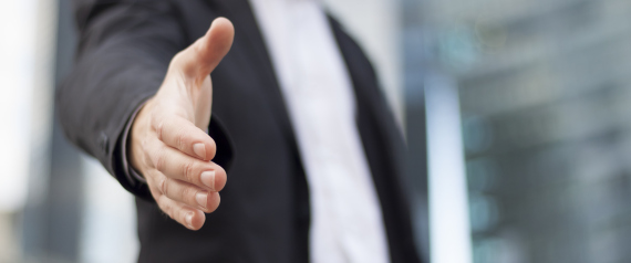 طريقتك في المصافحة تفضح شعورك تجاه الناس.. أخطاءٌ في لغة الجسد تكشف نواياك