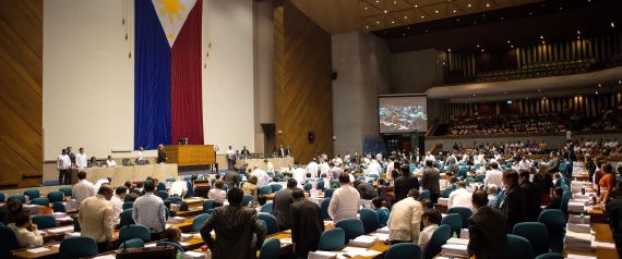 الجنسية الأميركية تطيح بسياسي فلبيني من منصب وزير الخارجية.. كذب عليهم في البداية