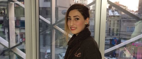 فتاة تقتحم عالم الكوميديا في غزة وسط انتقادات حادة.. تعرف على حلمها الذي تسعى لتحقيقه