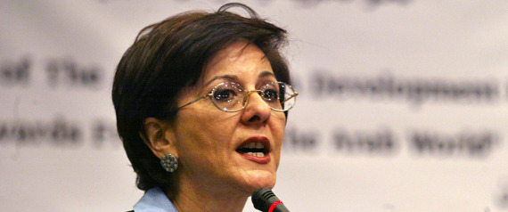 عباس يمنح ريما خلف أعلى وسام فلسطيني.. إليك ما فعلته المسؤولة الأردنية لتنال التكريم