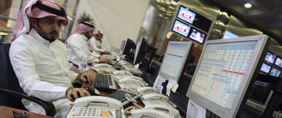 السعودية ترفع نسب توظيف المواطنين في القطاعات الاقتصادية.. مزيد من القيود على الوافدين