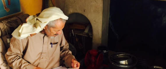 أديب سعودي اضطر لبيع مكتبته والسبب حاجته وخوفه من الموت .. وهذا ما اشتراه منه أمير سعودي!