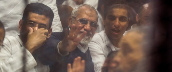 مصر.. إلغاء الحبس عاماً لأكثر من 300 شخص بينهم مرشد الإخوان ونجل مرسي